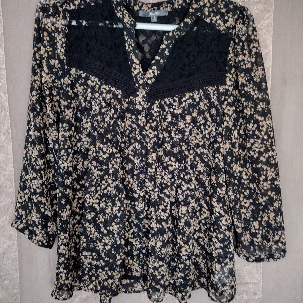 Miss Me Women's Top Flowy Light NWOT